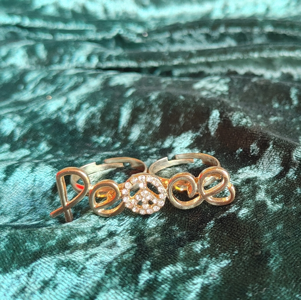 Two finger Peace ring.